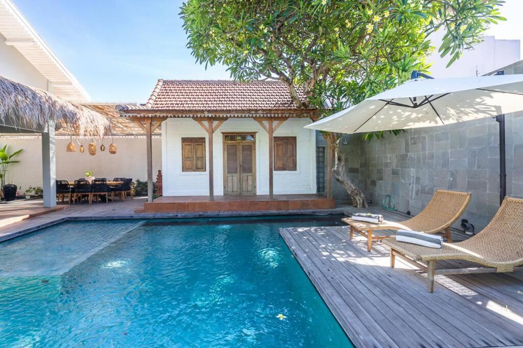 Private 5 Bedroom Spacious Close To Villa *