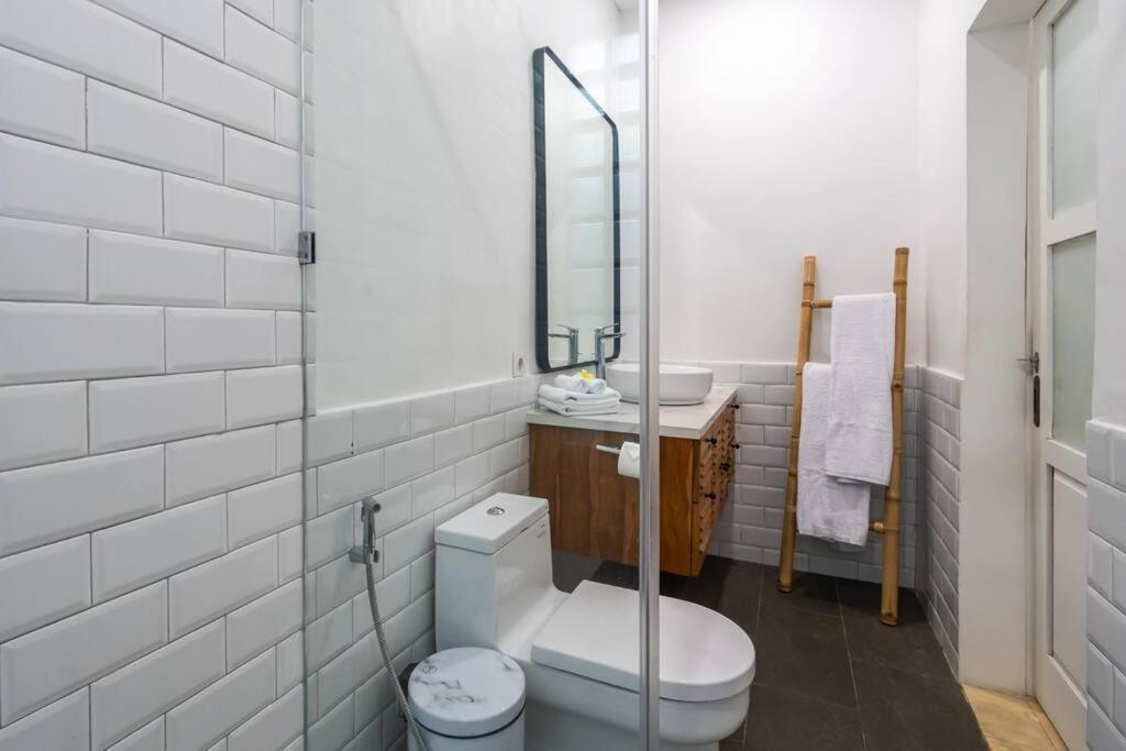Private 5 Bedroom Spacious Close To Villa *