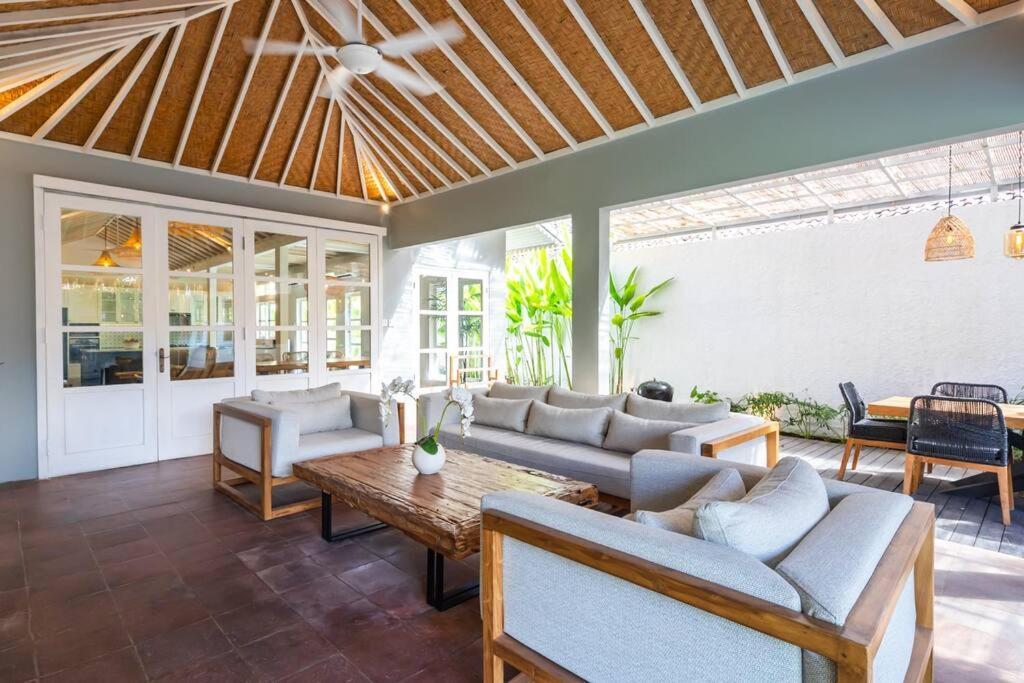 Private 5 Bedroom Spacious Close To * Sanur (Bali)