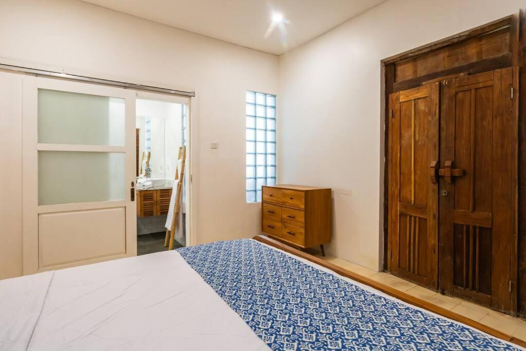 Private 5 Bedroom Spacious Close To Sanur (Bali)