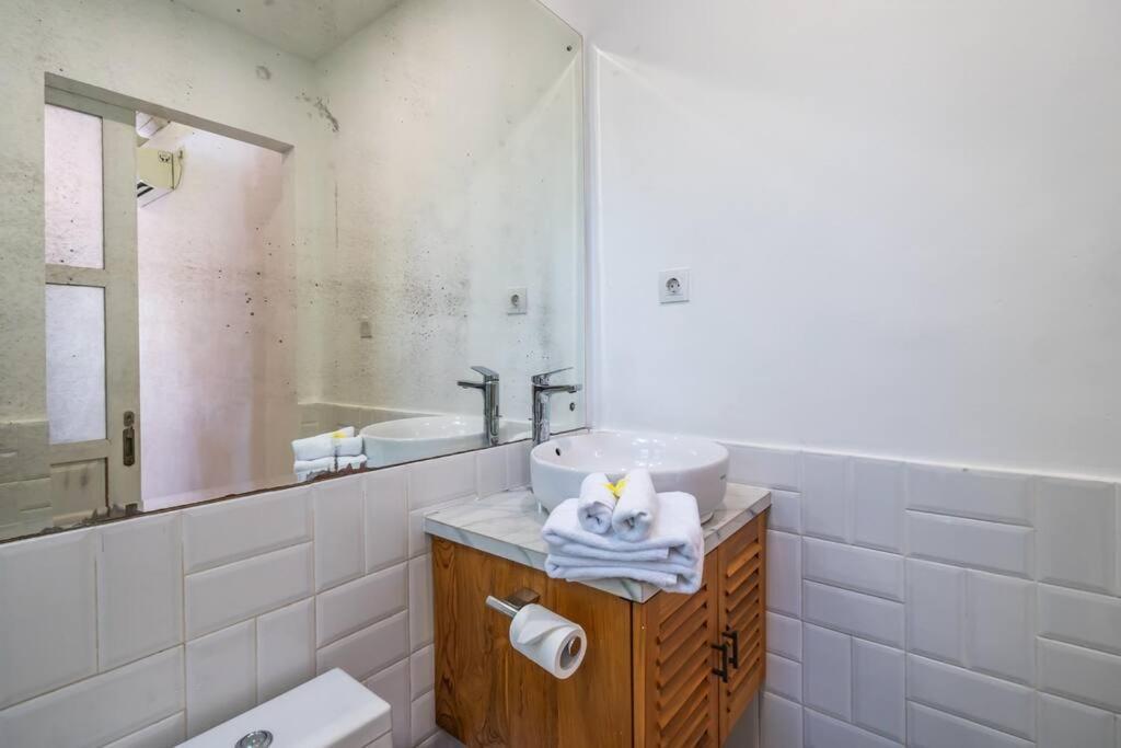 Private 5 Bedroom Spacious Close To Villa *