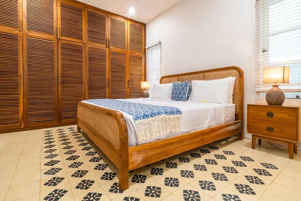 Private 5 Bedroom Spacious Close To * Sanur (Bali)