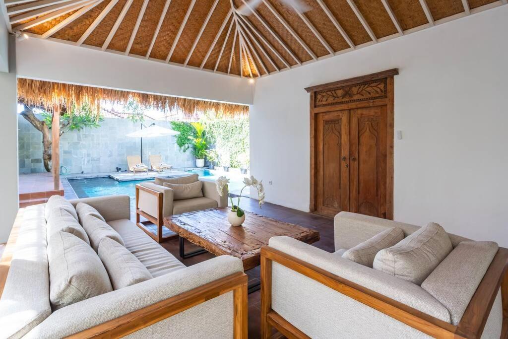 Private 5 Bedroom Spacious Close To